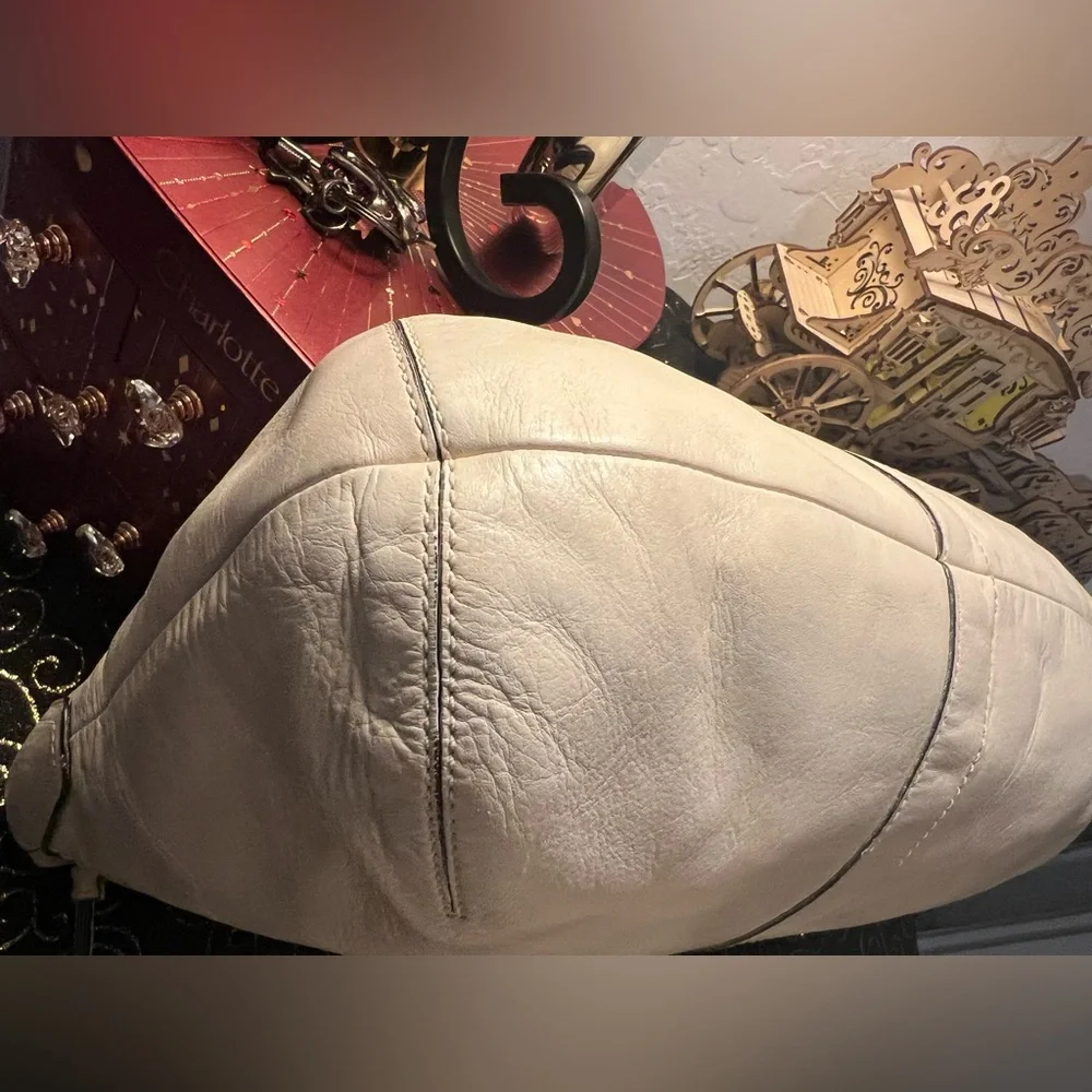 Coach 2006 Chelsea Ergo Off White Leather Shoulder Hobo Bag
